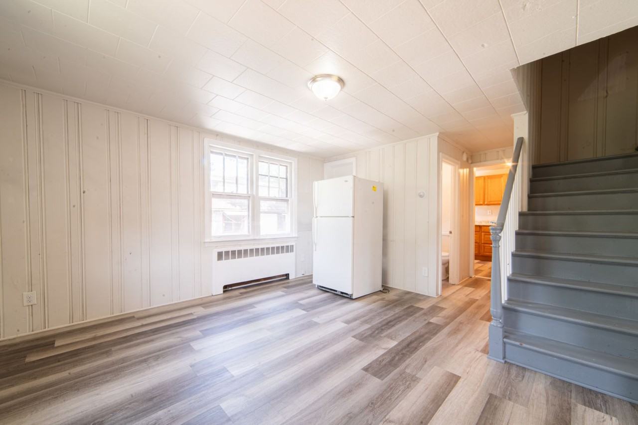 105 Atlantic St - Photo 5 of 9