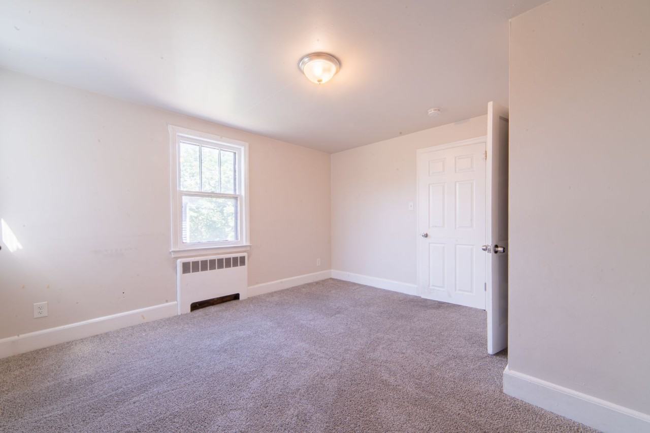 105 Atlantic St - Photo 7 of 9