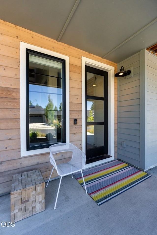 2543 Nw Marken St - Photo 2 of 26