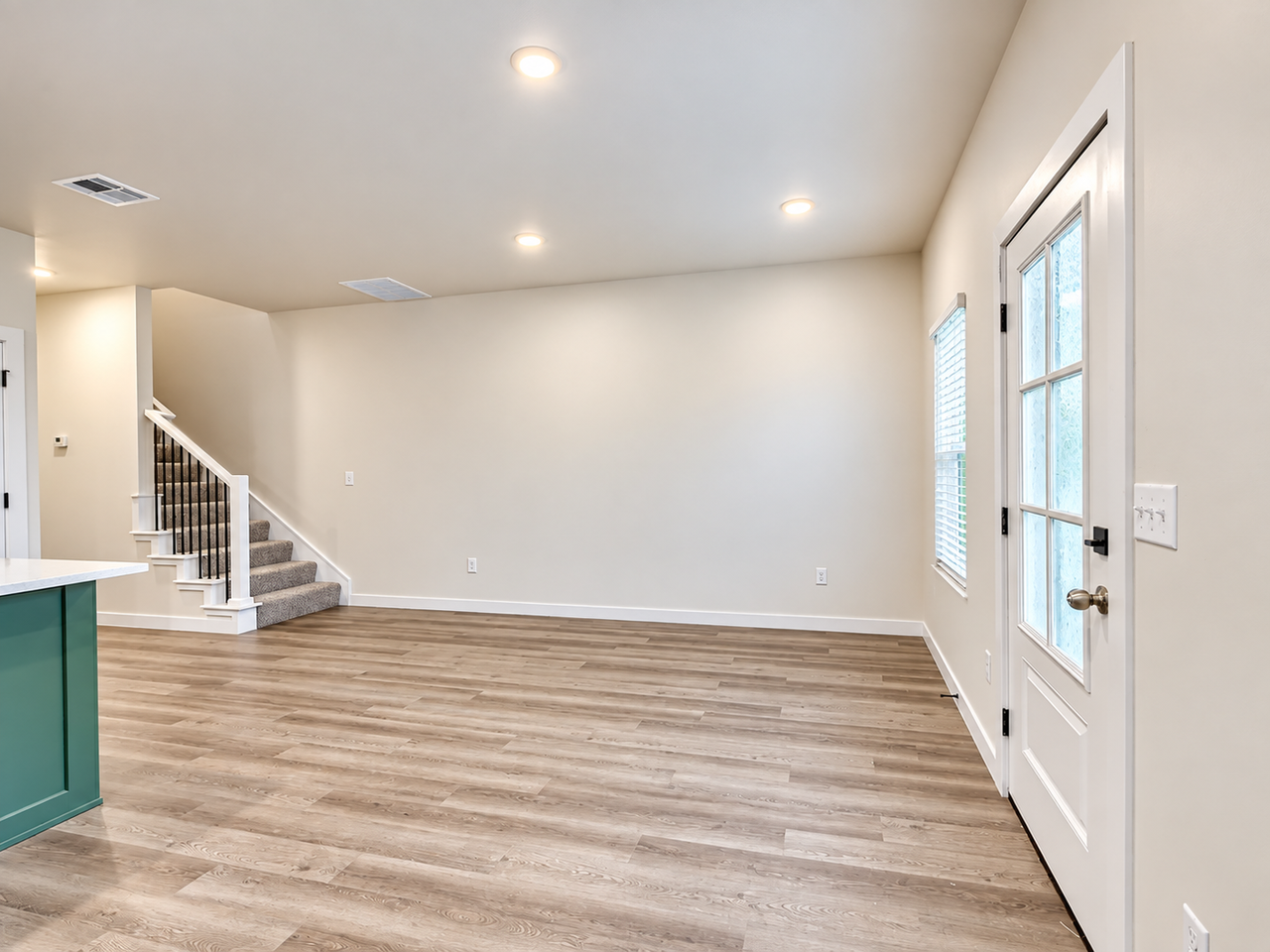 606 W 2nd St #100 - Photo 4 of 15