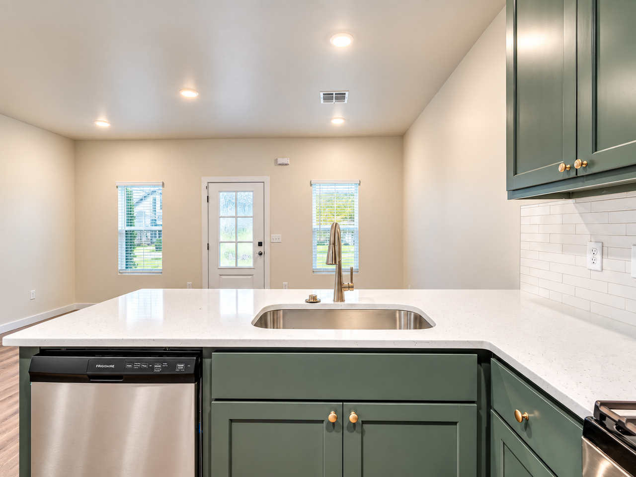 606 W 2nd St #100 - Photo 7 of 15