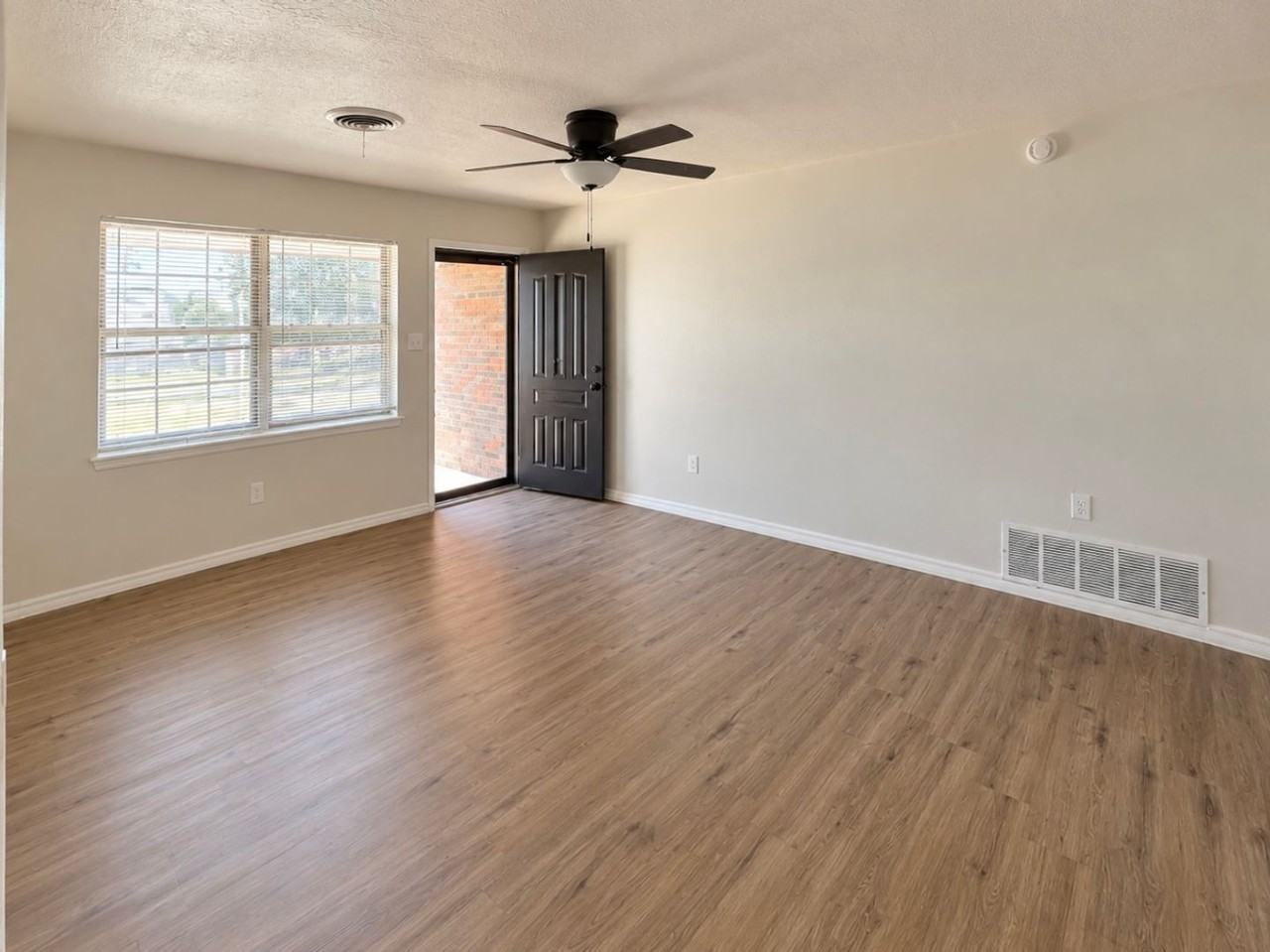 4629 Se Brighton Pl - Photo 3 of 16