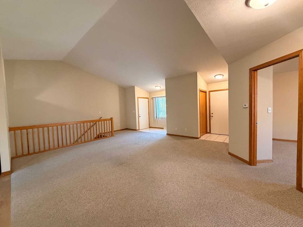 2306 Breton Rd Se - Photo 4 of 25