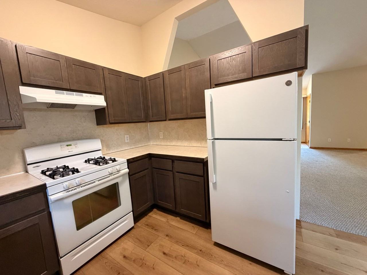 2306 Breton Rd Se - Photo 6 of 25