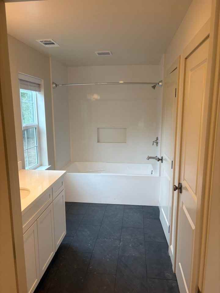 2720 Campo Rd - Photo 7 of 19