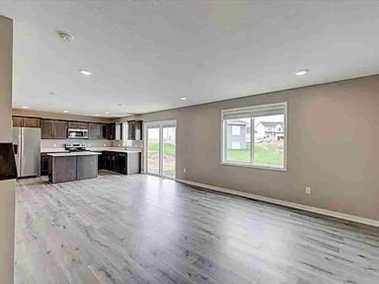 1903 20th Ave Se - Photo 3 of 17