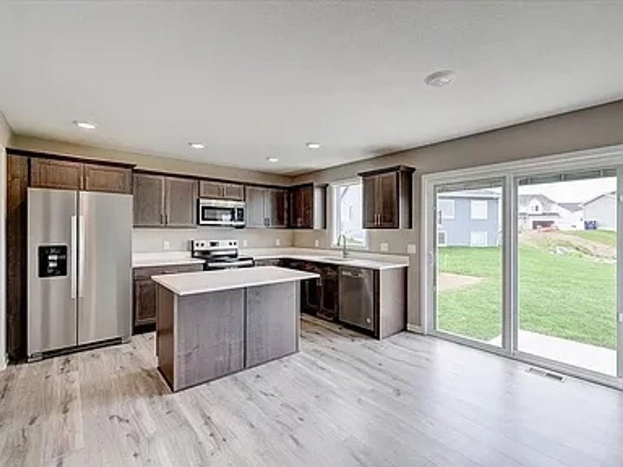 1903 20th Ave Se - Photo 5 of 17