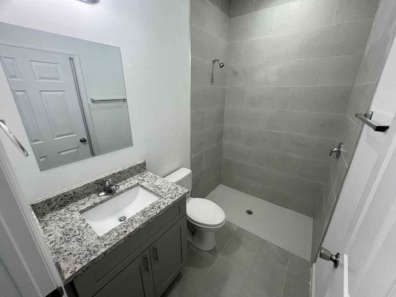 927 Alcutt St - Photo 5 of 11