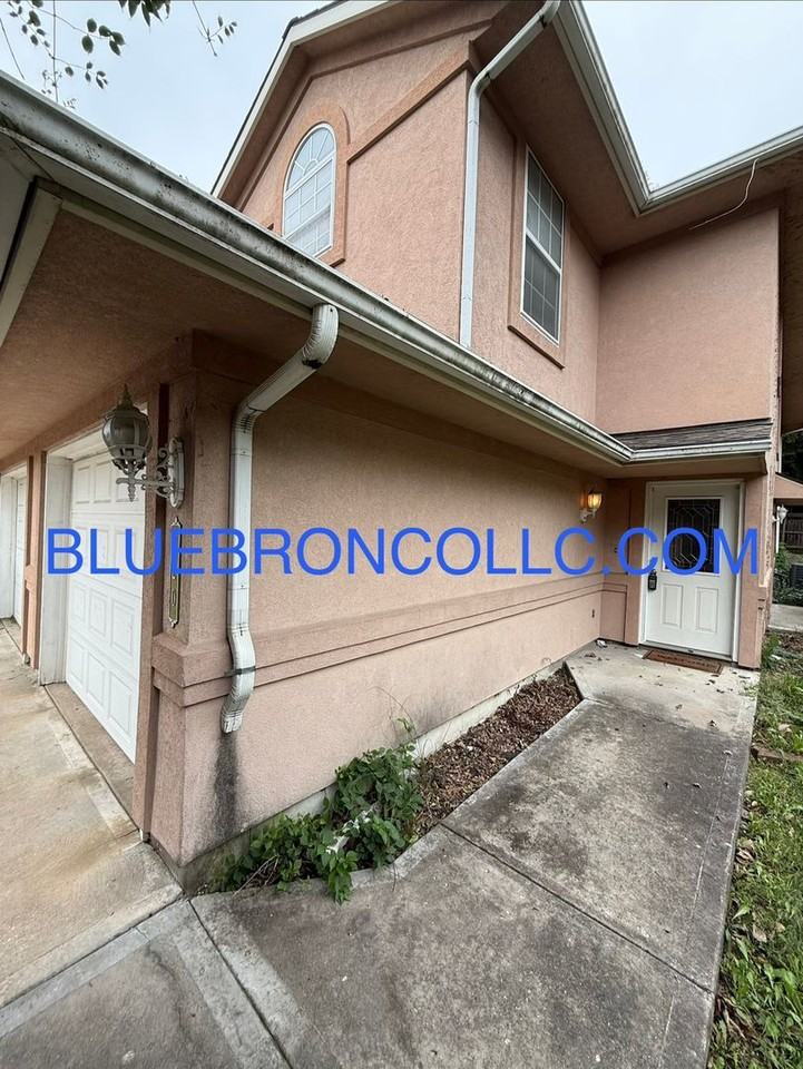 220 Se Florence Ave - Photo 2 of 13