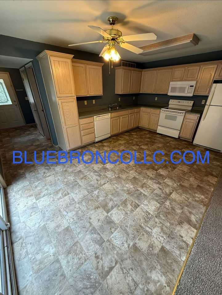 220 Se Florence Ave - Photo 5 of 13