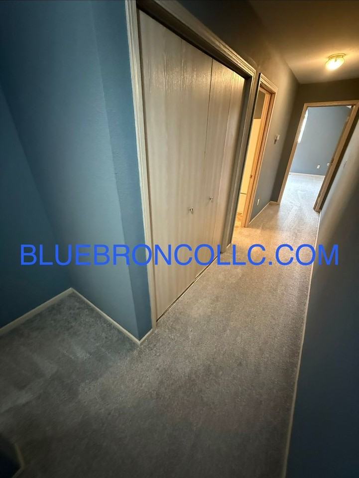 220 Se Florence Ave - Photo 7 of 13