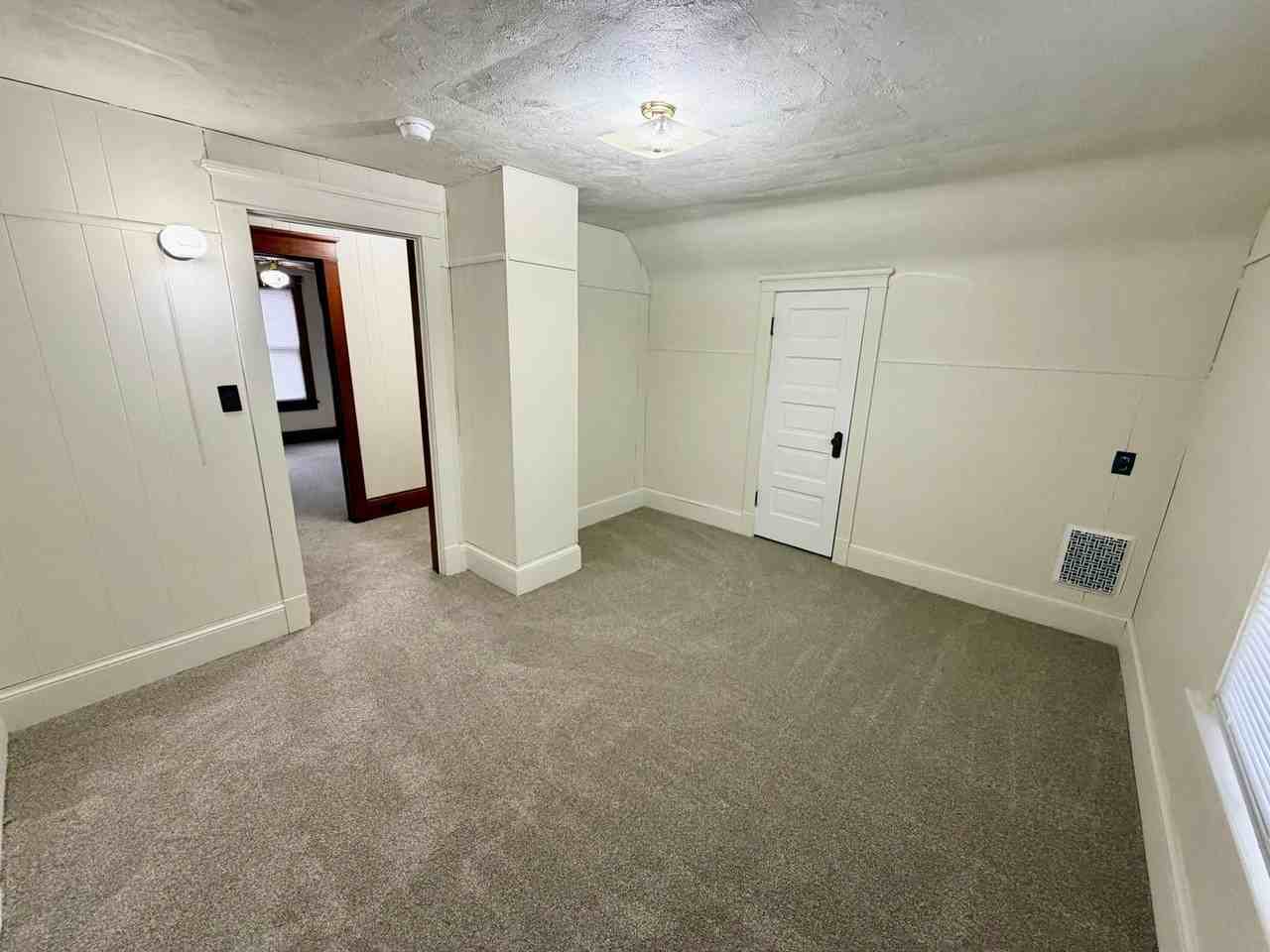 311 Beecher St - Photo 5 of 8