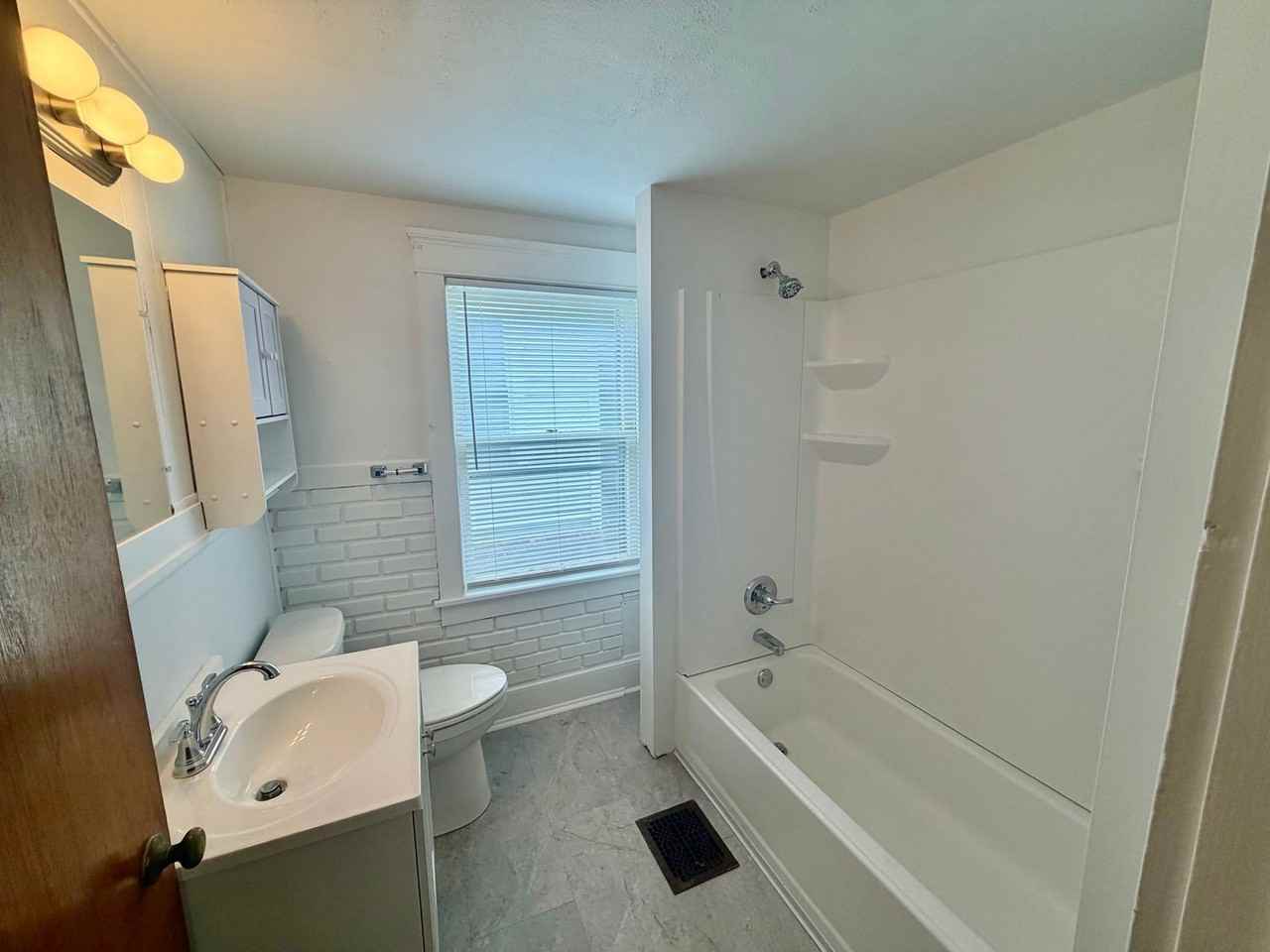 311 Beecher St - Photo 7 of 8