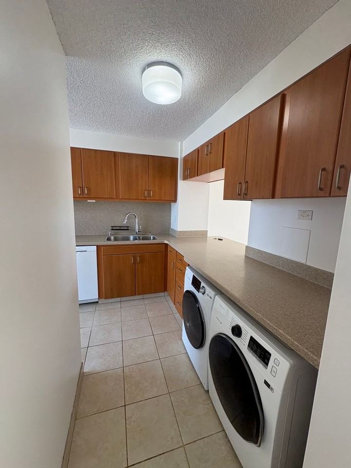 1212 Punahou St #3606 - Photo 3 of 23