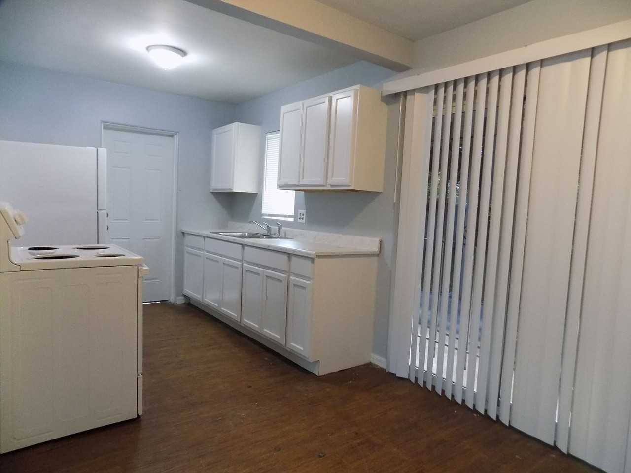 4512 Lawne Ct - Photo 3 of 5