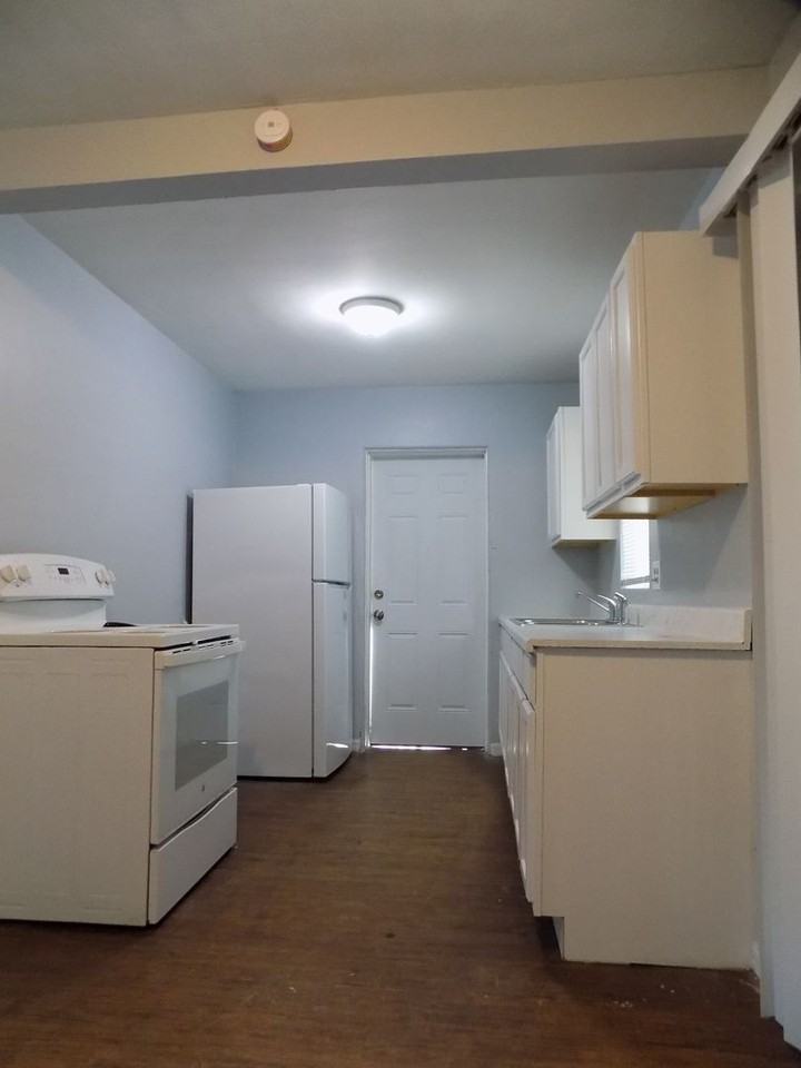 4512 Lawne Ct - Photo 4 of 5
