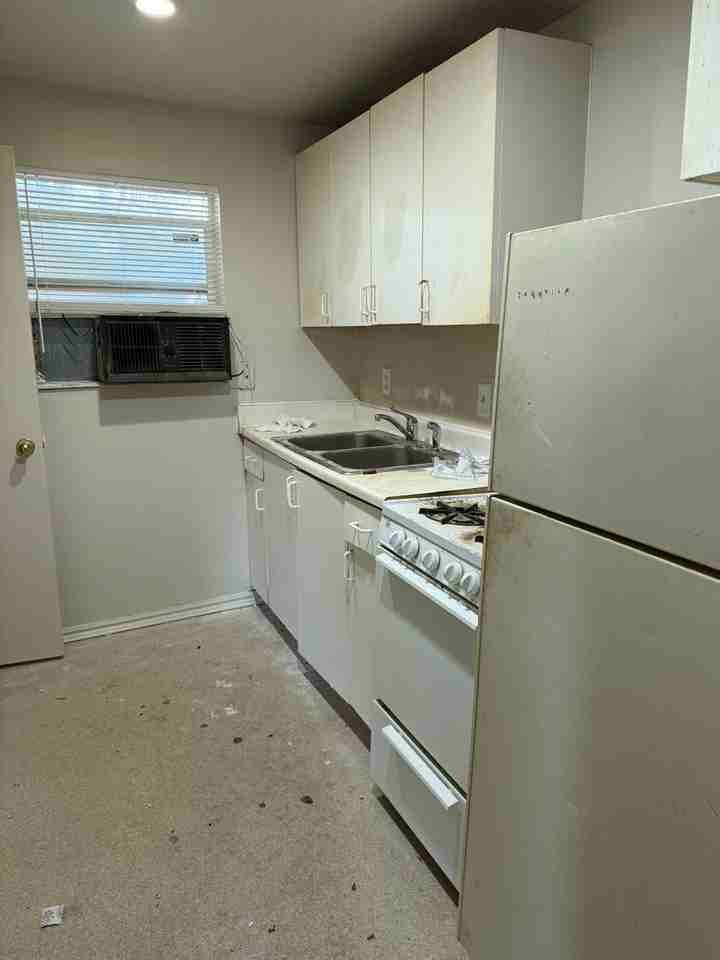 643 643 E 26th - 9 #9 - Photo 5 of 6
