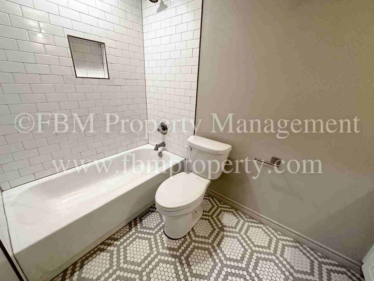 1203 N Clay St #112 - Photo 7 of 14