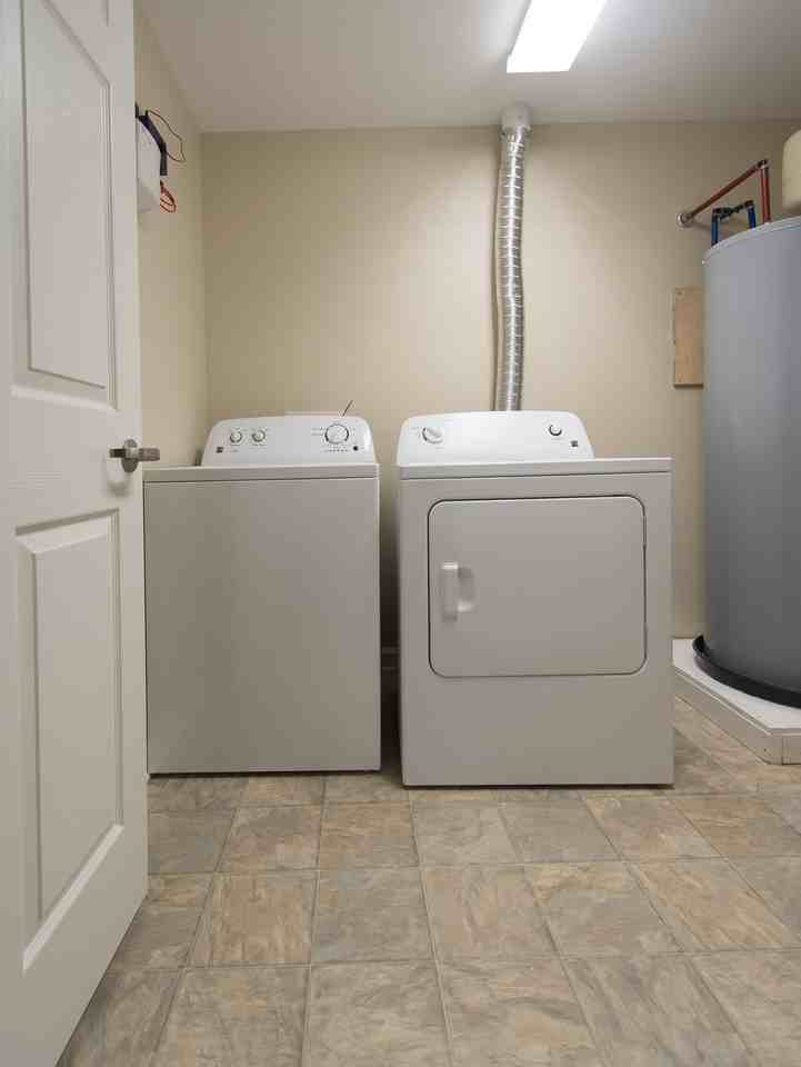 933 - Photo 7 of 8