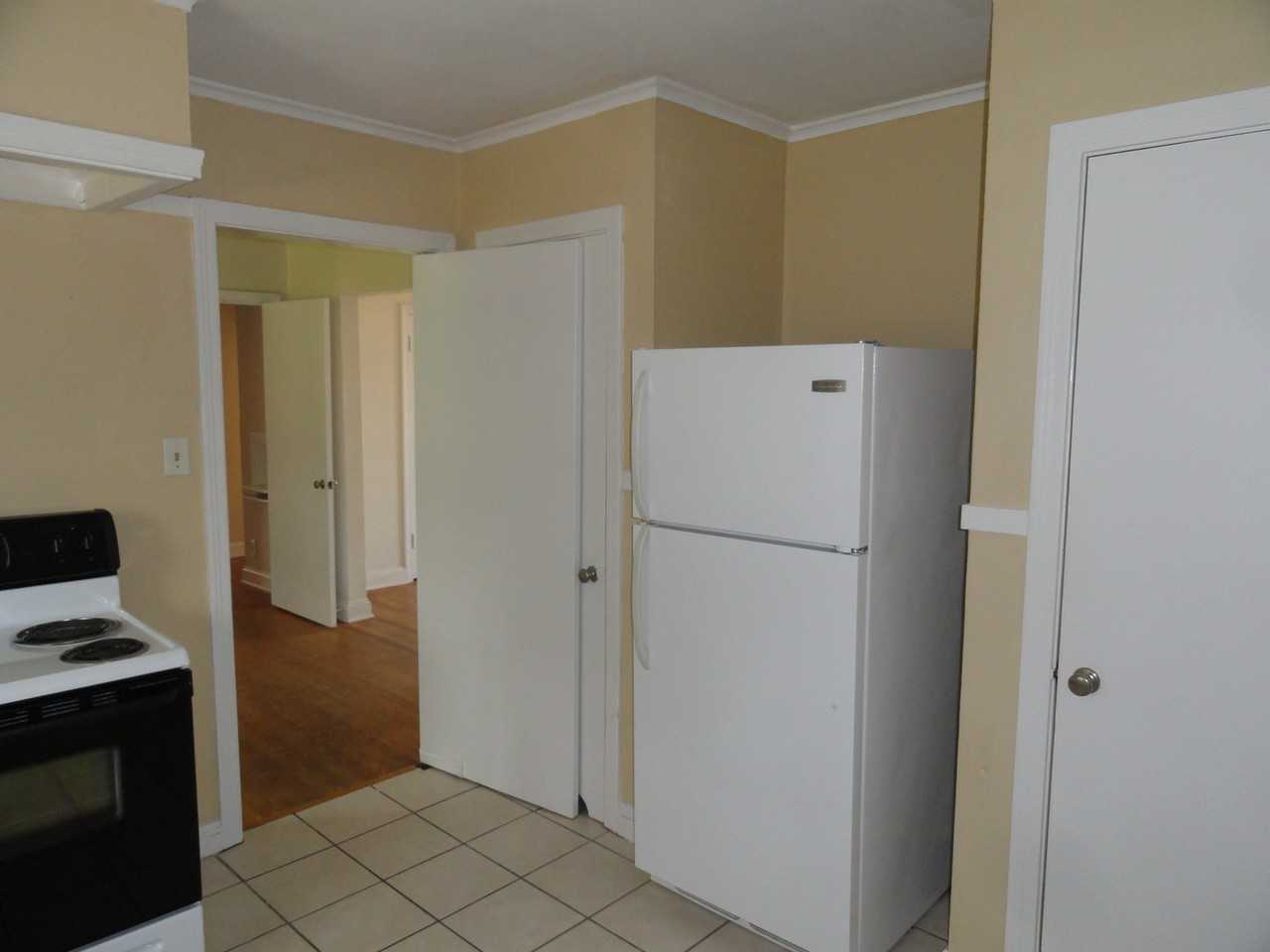 212 Ashley Dr - Photo 2 of 12