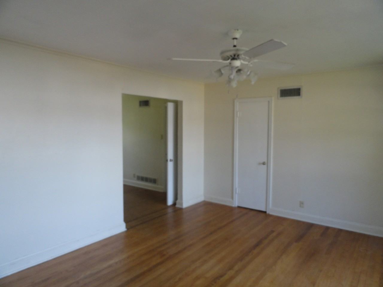 212 Ashley Dr - Photo 4 of 12