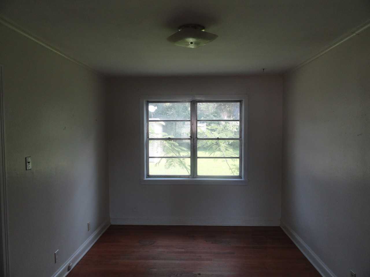 212 Ashley Dr - Photo 5 of 12