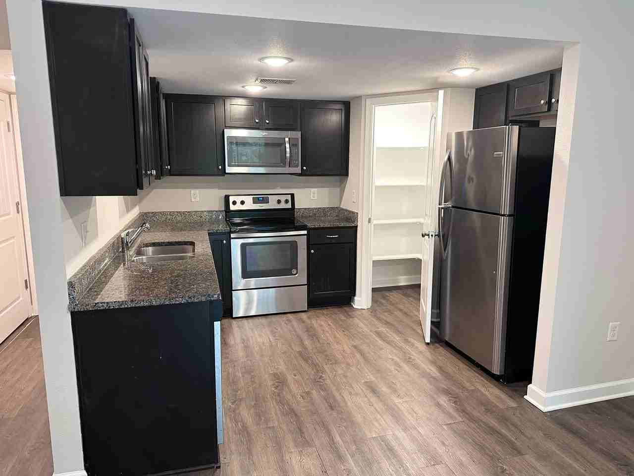 1415 Ne Mary Ct - Photo 3 of 16