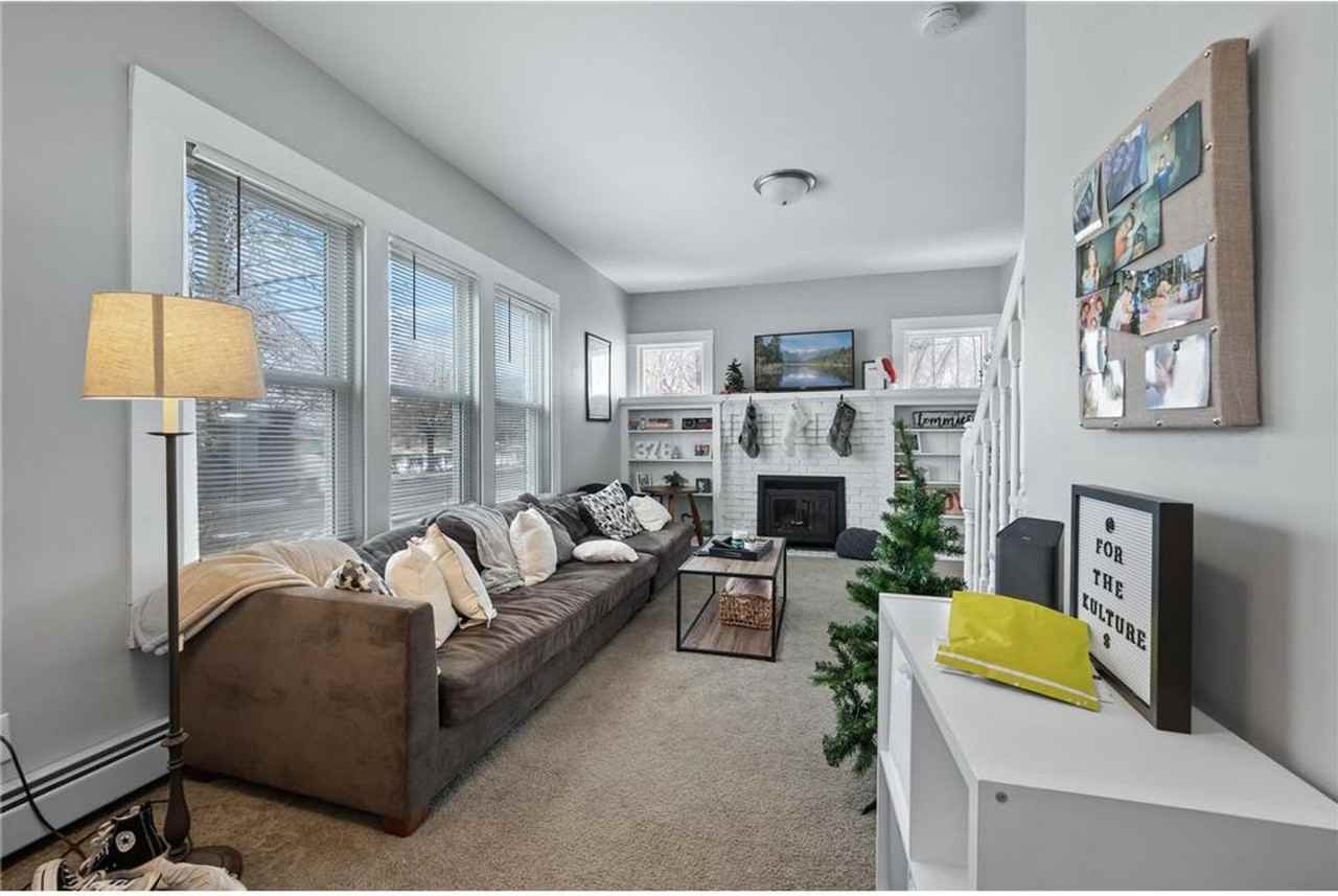 376 Cretin Ave N - Photo 3 of 18