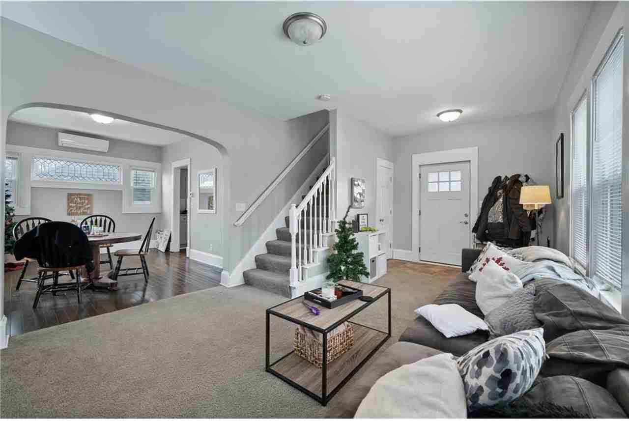 376 Cretin Ave N - Photo 5 of 18