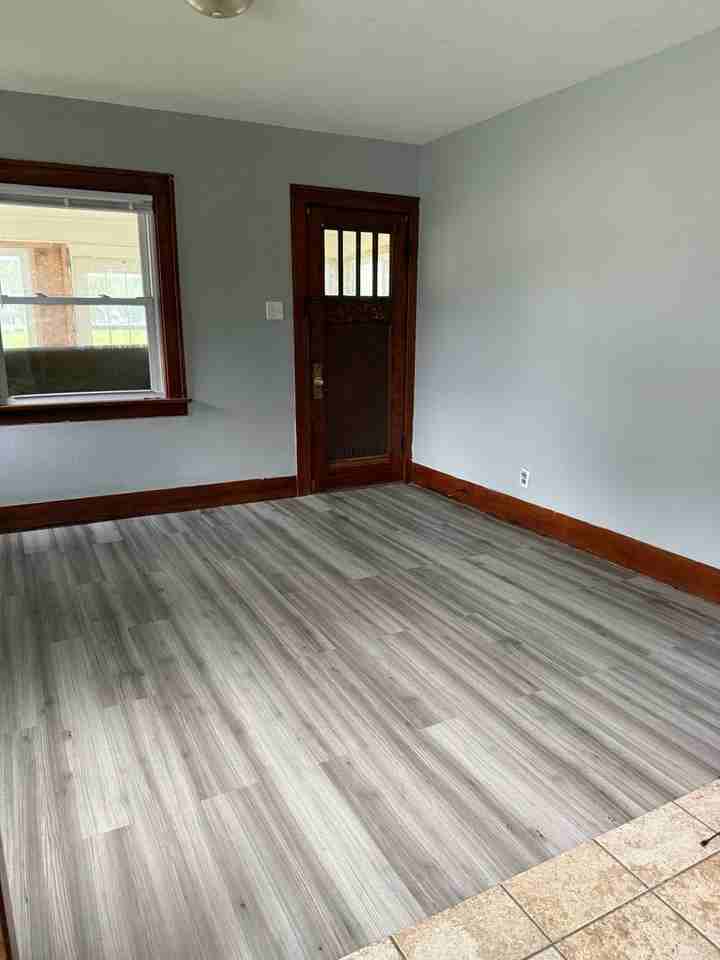 712 Western Ave - Photo 2 of 5