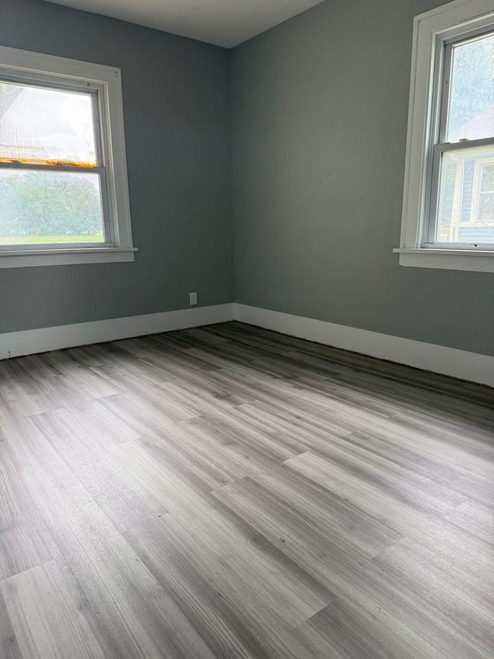 712 Western Ave - Photo 4 of 5