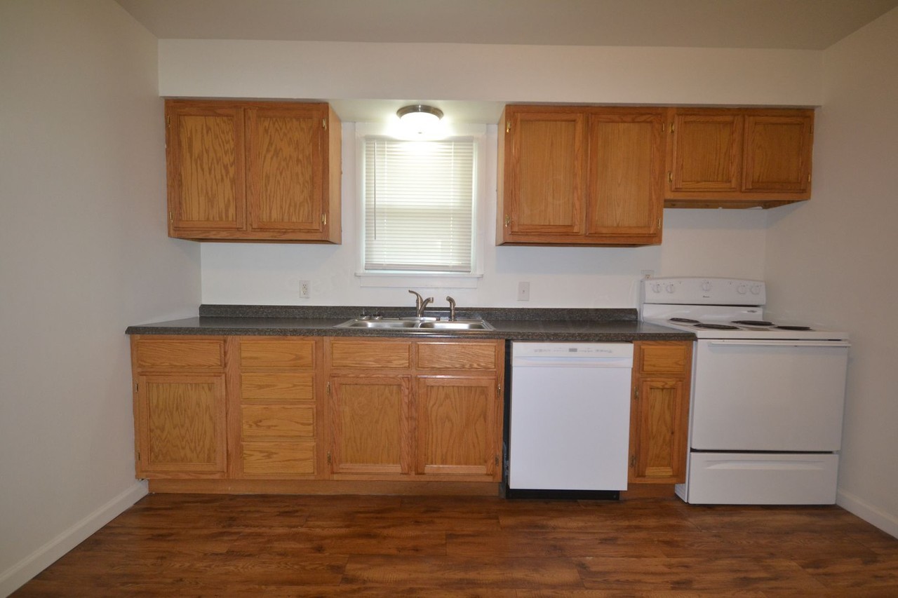 608 W Freeman St - Photo 2 of 16