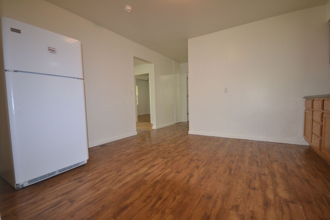 608 W Freeman St - Photo 3 of 16