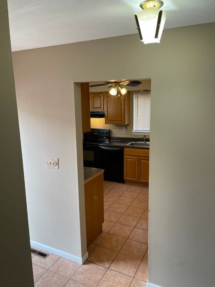 7 Woodland Ave Apt A - Photo 3 of 17
