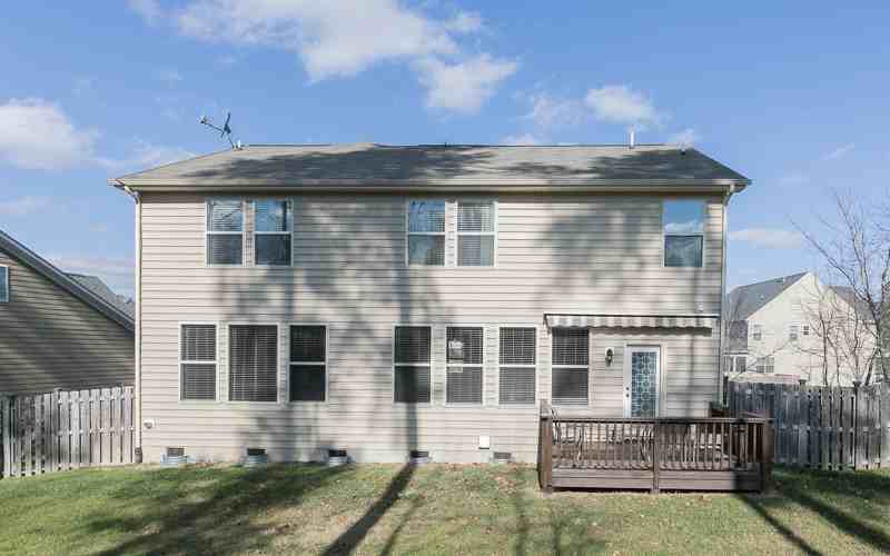 1503 Hemlock Hill Dr - Photo 2 of 17