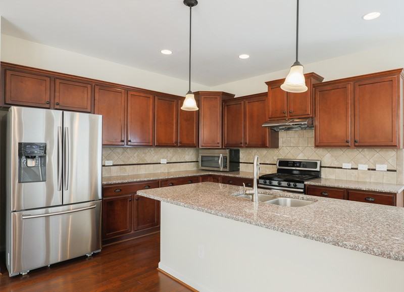 1503 Hemlock Hill Dr - Photo 3 of 17