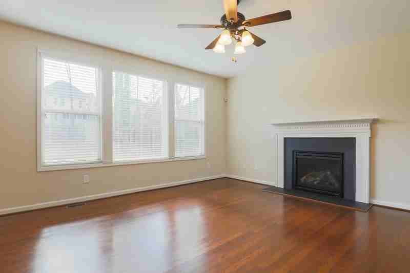 1503 Hemlock Hill Dr - Photo 5 of 17