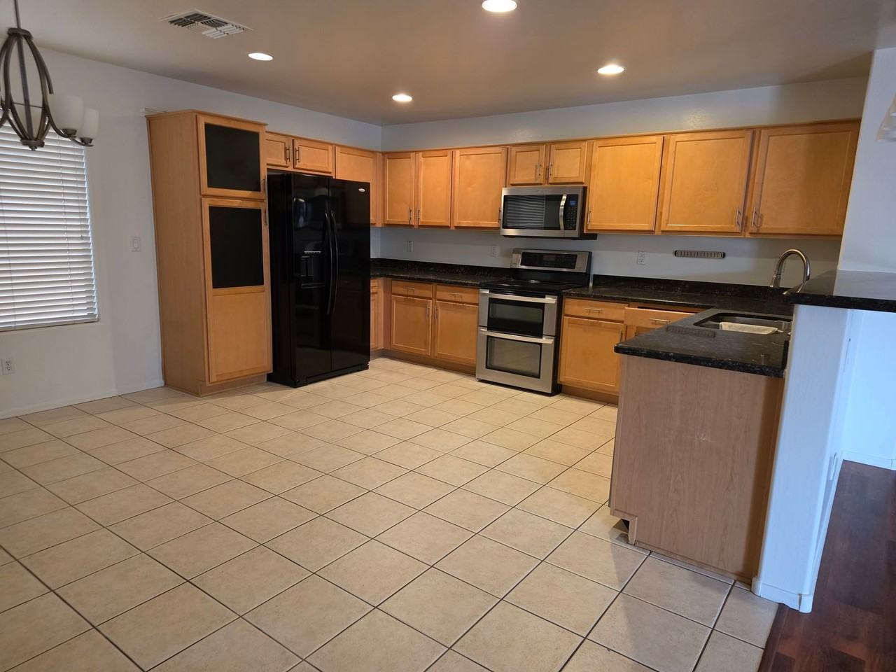 22175 N Bishop Dr - Photo 6 of 22