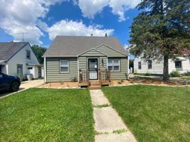 featured image of 5612 W Carmen Ave