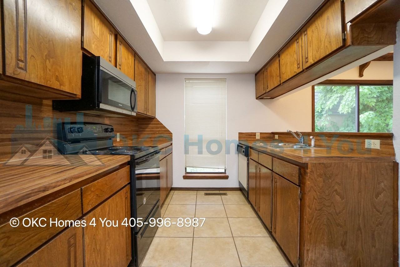 5915 Fox Run Way - Photo 4 of 13