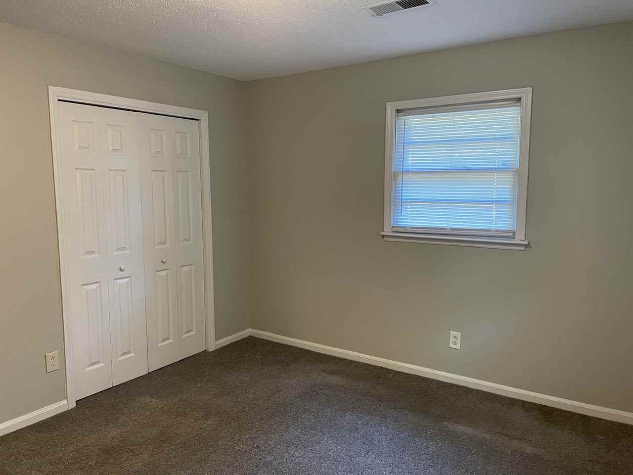 2313B Woodbridge Dr - Photo 4 of 9