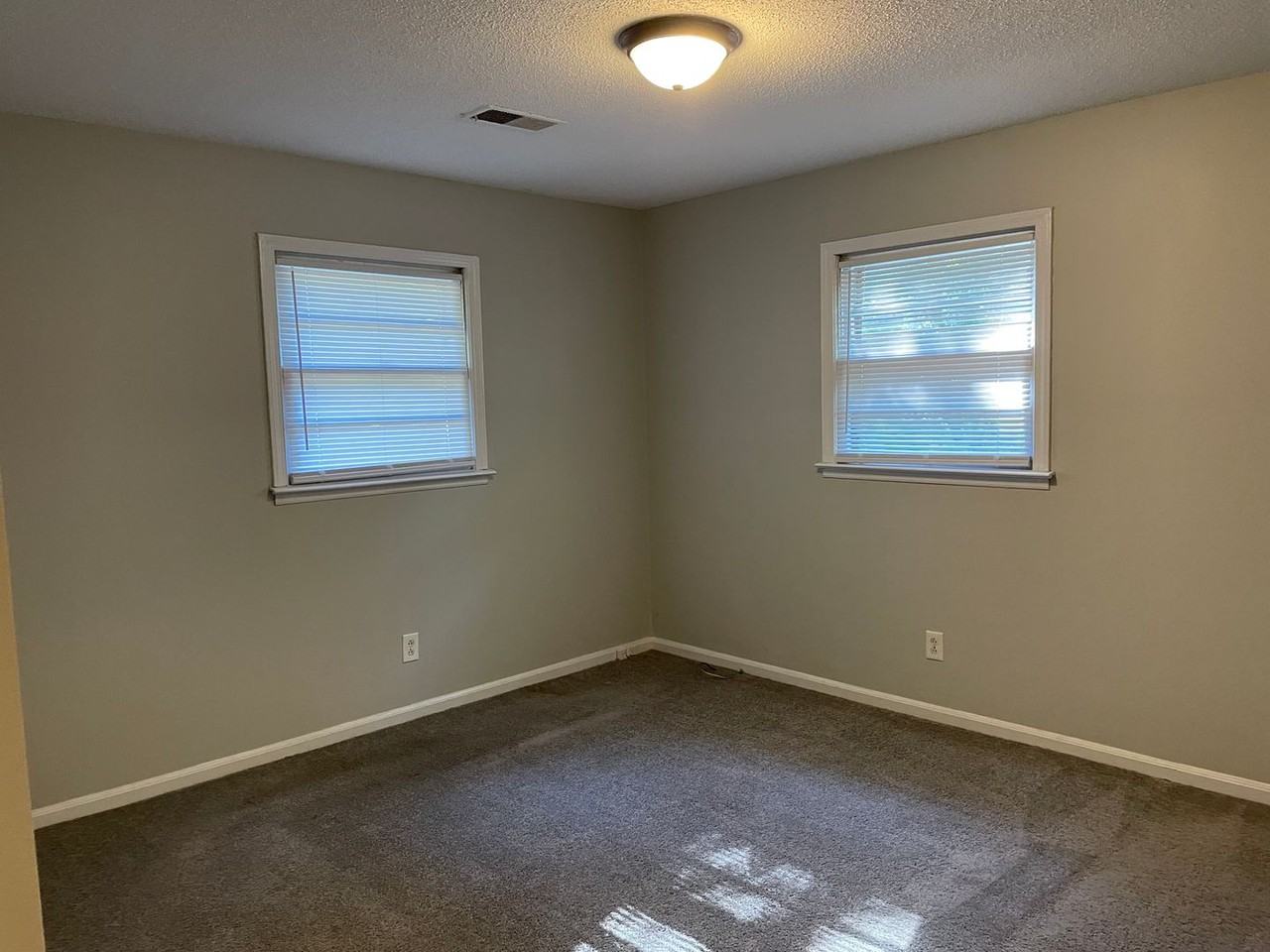 2313B Woodbridge Dr - Photo 5 of 9
