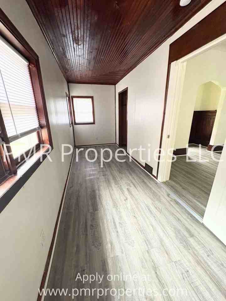 129 E Graham Ave - Photo 3 of 9