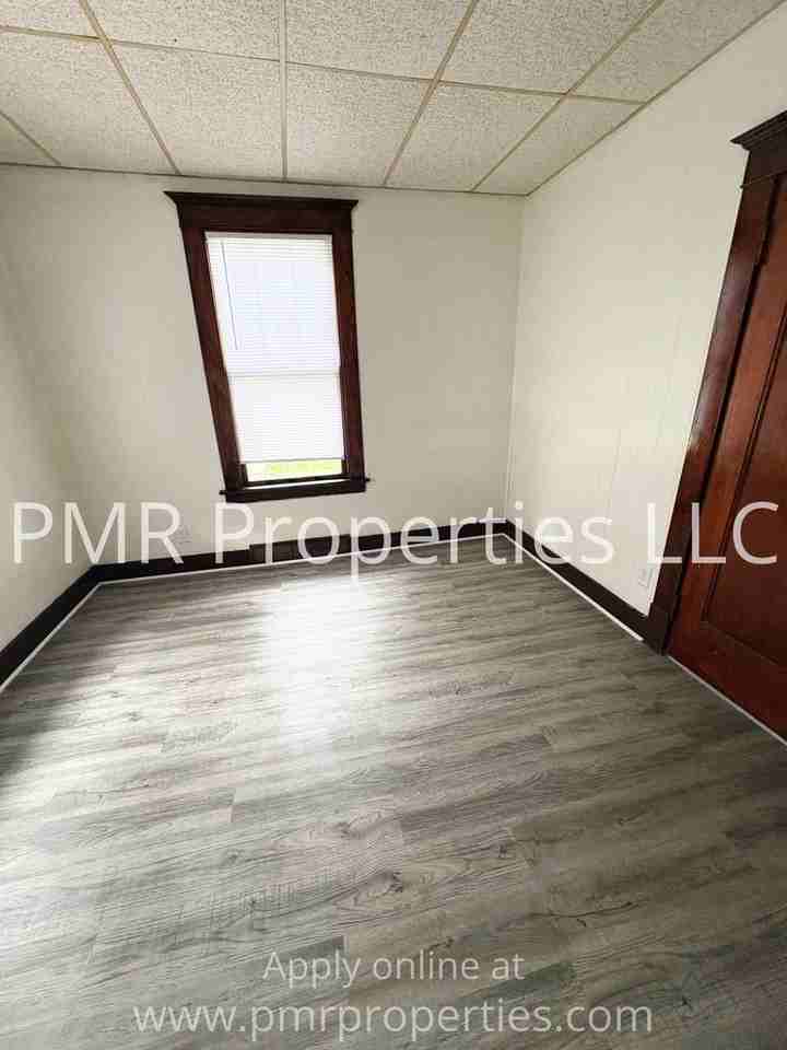 129 E Graham Ave - Photo 6 of 9