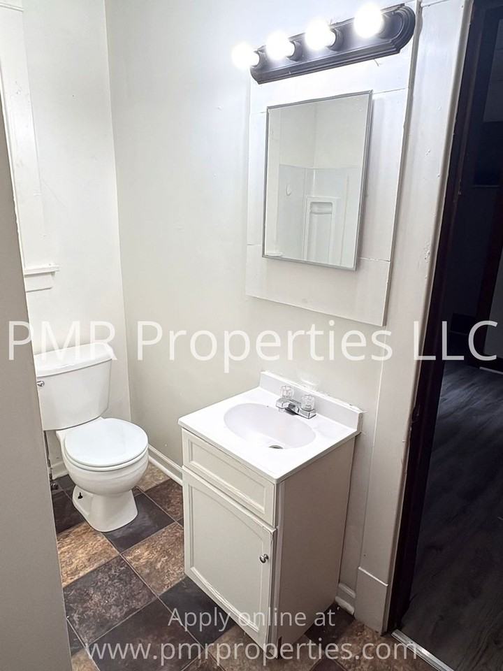129 E Graham Ave - Photo 7 of 9