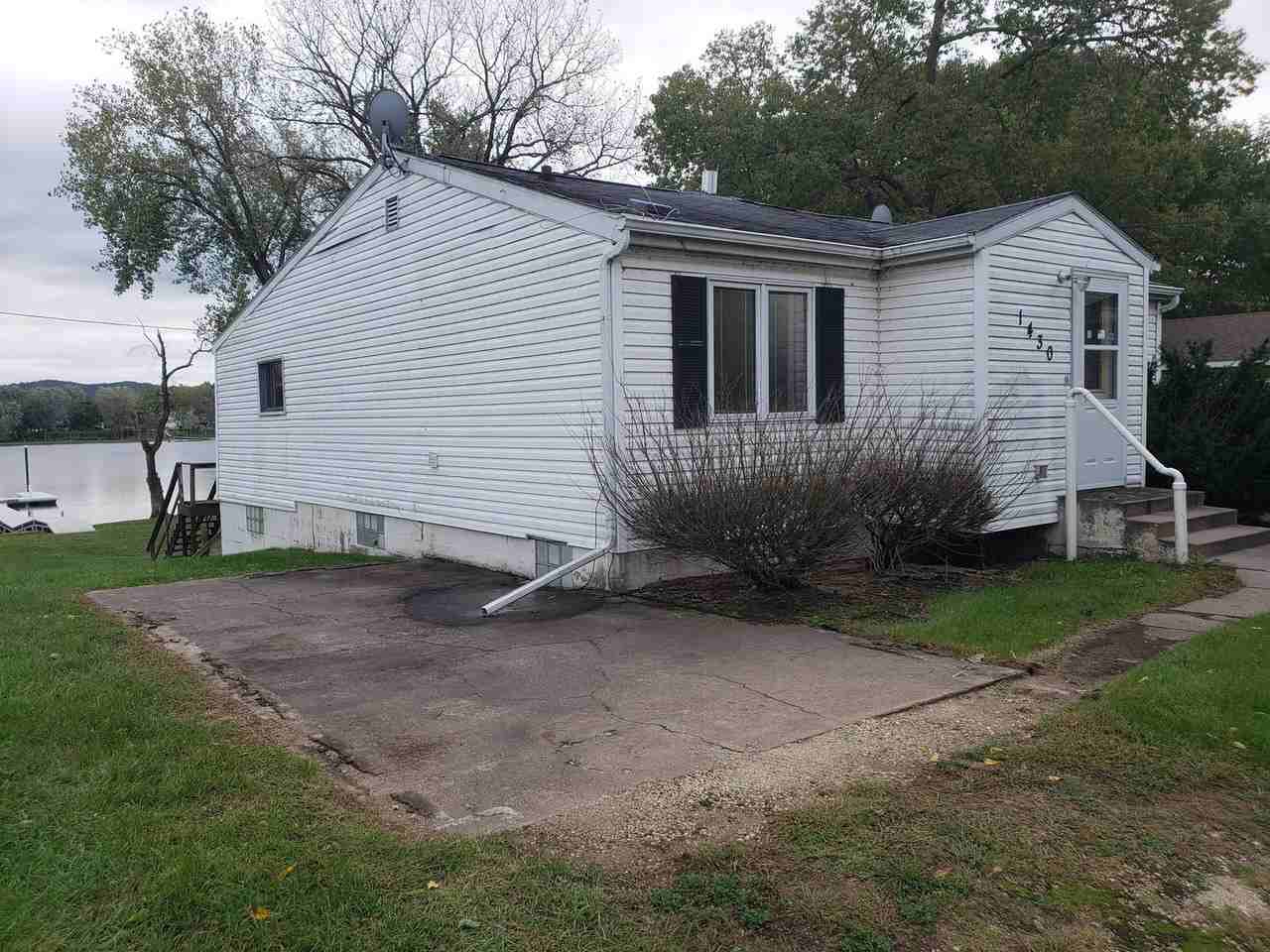 1430 Bainbridge St - Photo 4 of 17