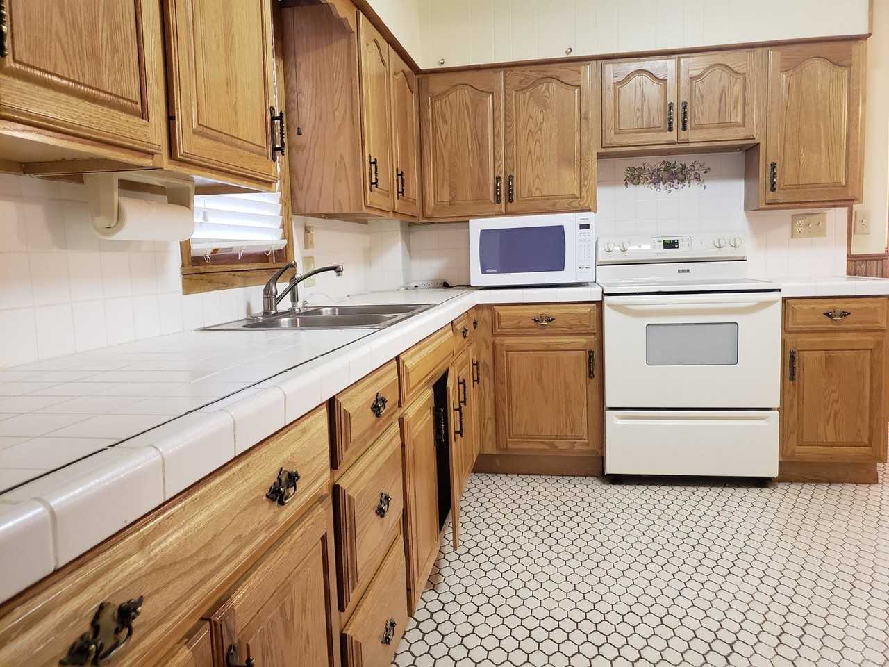 1426 Bainbridge St - Photo 2 of 20