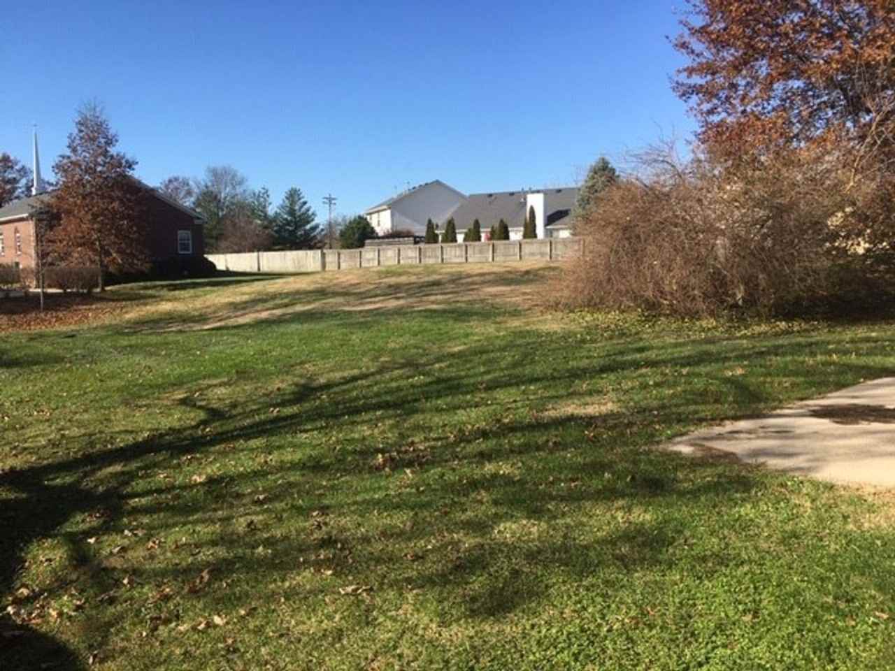 2224 Kenwood Dr - Photo 3 of 4