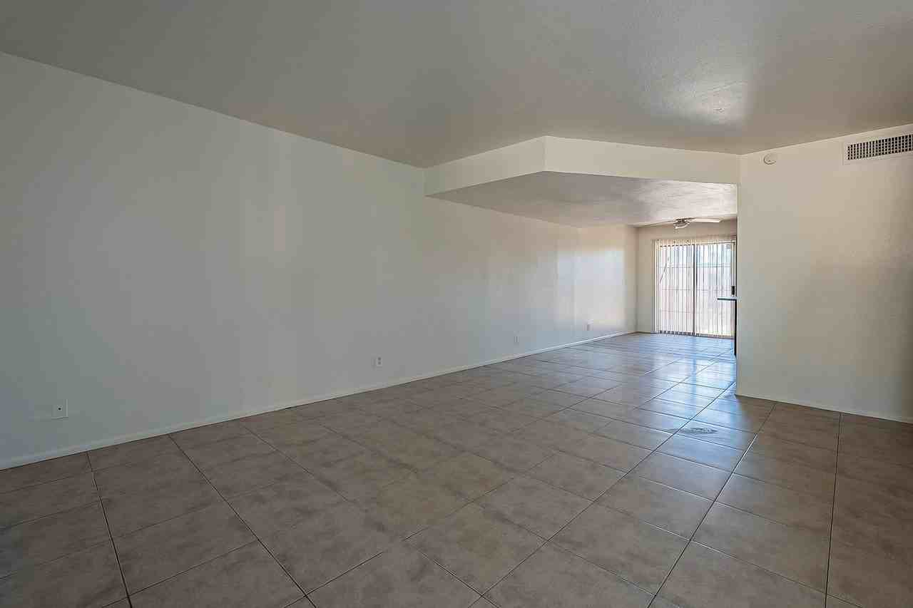 5821 N 59th Dr - Photo 2 of 36