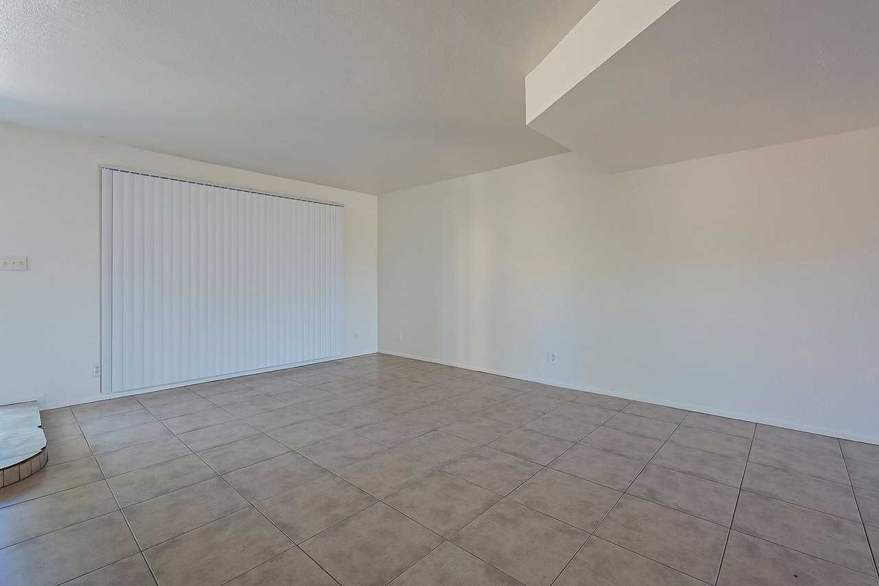 5821 N 59th Dr - Photo 5 of 36